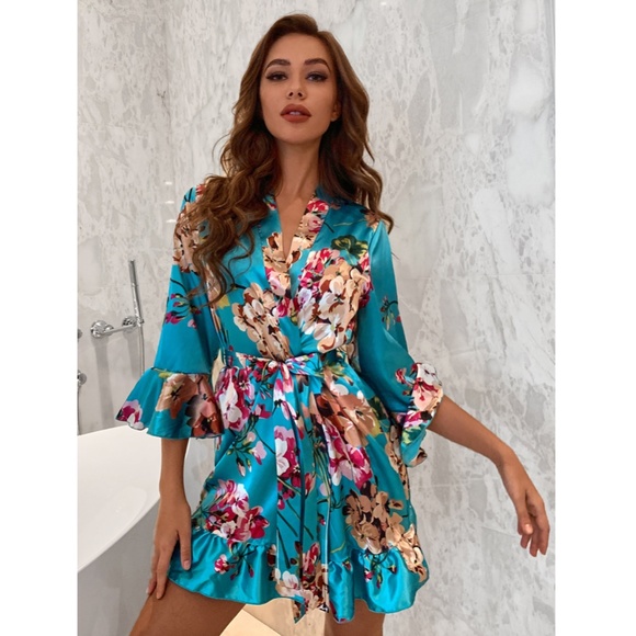 3 Piece Lingerie Set: Bustier, Short & Robe - Picture 6 of 8